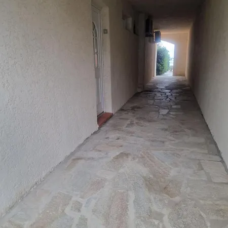 A 2 Pas De La * Rogliano