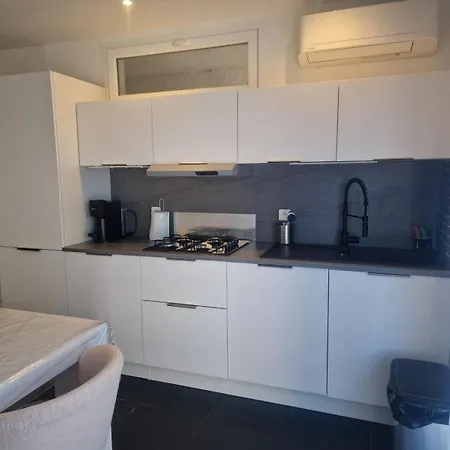 A 2 Pas De La * Rogliano