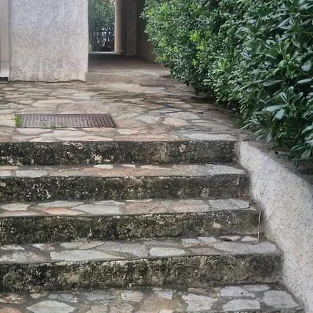 A 2 Pas De La Rogliano