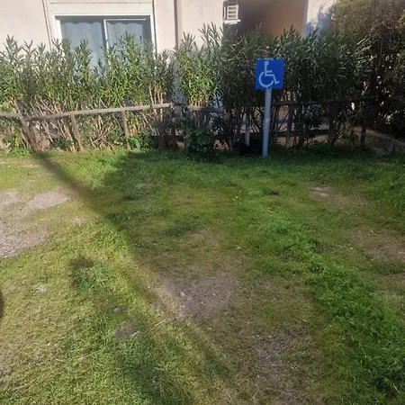 A 2 Pas De La *