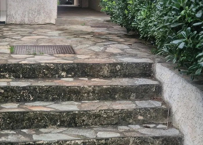 A 2 Pas De La Rogliano